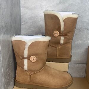 UGG BAILEY BUTTON II
